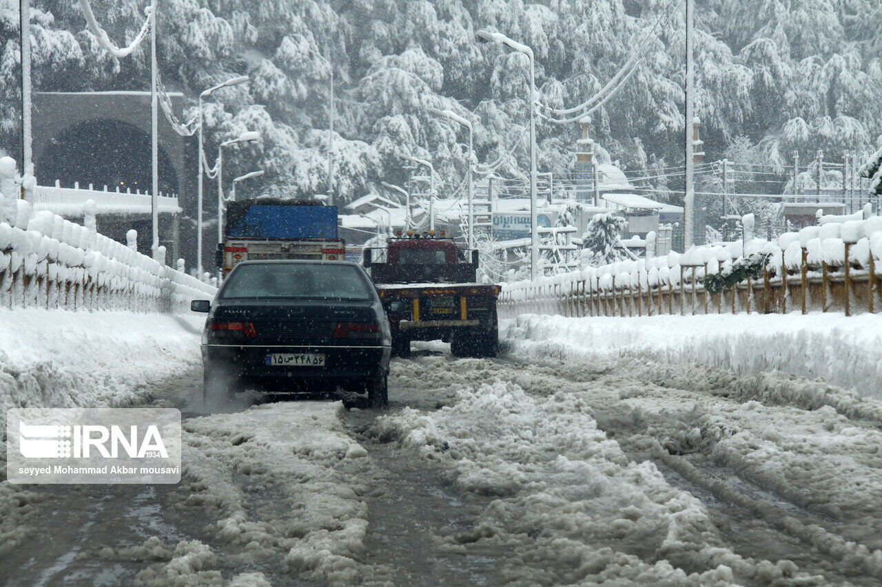 رانندگان از سفرهاي غيرضروري به محورهاي کوهستاني مازندران خودداري کنند