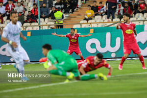 عکس خبري -هنوز هم مي گويم دفاع پرسپوليس بايد تغيير کند/ تفکر غلط براي سرخها