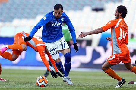 عکس خبري -مهاجم استقلال: آقاي رويانيان! تا در پرسپوليس هستي پولم را بده