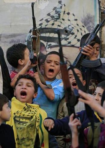 عکس خبري -گزارش تصويري/جشن مرگ شارون در غزه