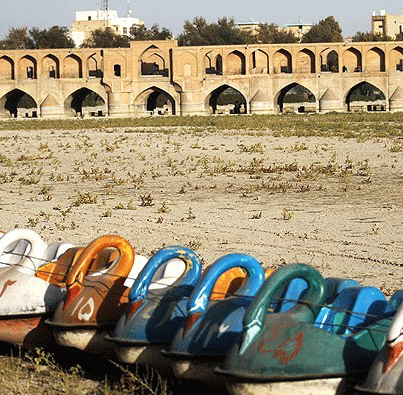 عکس خبري -گزارش تصويري/خشکسالي رودخانه زاينده رود اصفهان