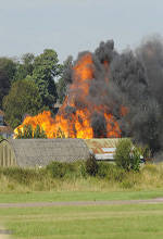 عکس خبري -گزارش تصويري/سقوط هواپيماي جنگنده در انگليس