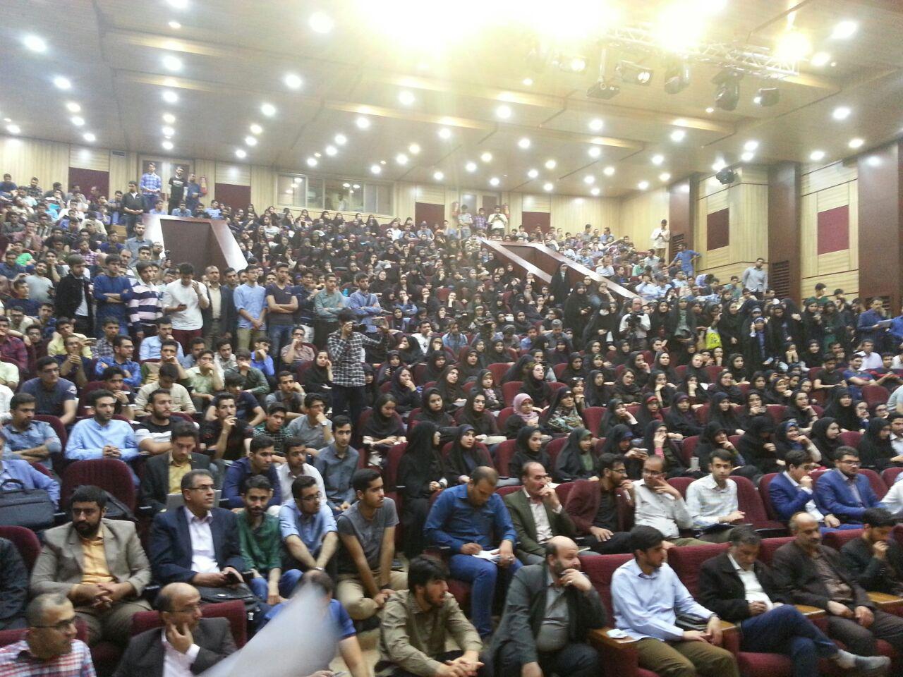 عکس خبري -استقبال گرم و با شکوه دانشجويان دانشگاه اصفهان از حضور مهندس 