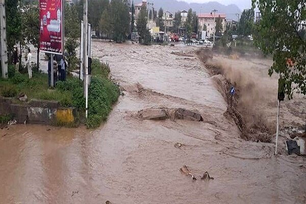 عکس خبري -رانش جاده در ?? محور روستايي/ آب شرب ??? خانوار همچنان قطع است