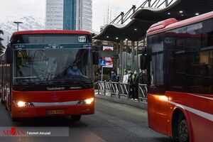 عکس خبري -برخورد شديد اتوبوس بي آرتي با گاردريل‌هاي بزرگراه امام علي (ع)